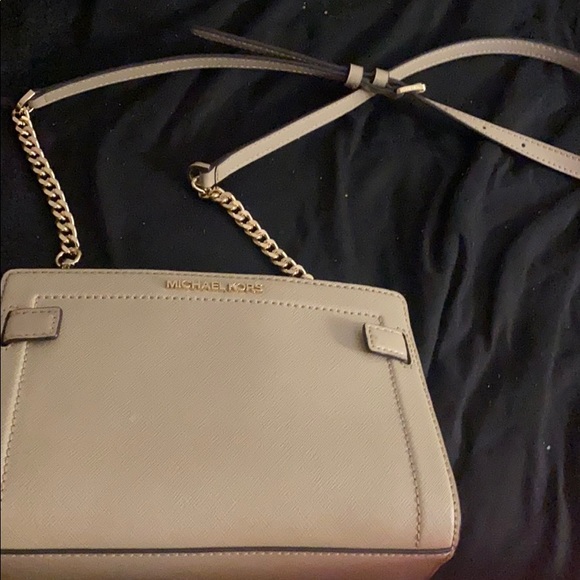 Michael kors spring 2020 bag used twice super cute
